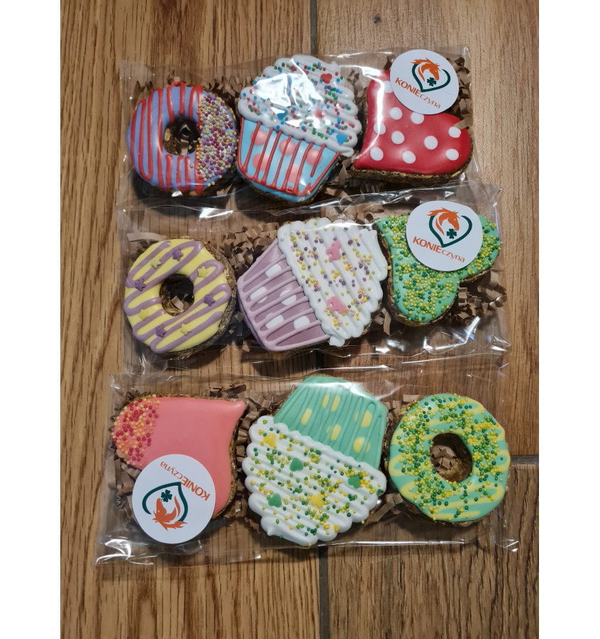 Zestaw babeczka, pączek i serce