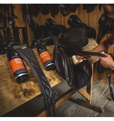 Carr Day Martin Tack Cleaner STEP 2