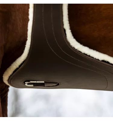 Popręg z fartuchem z odpinanym futrem brąz 105