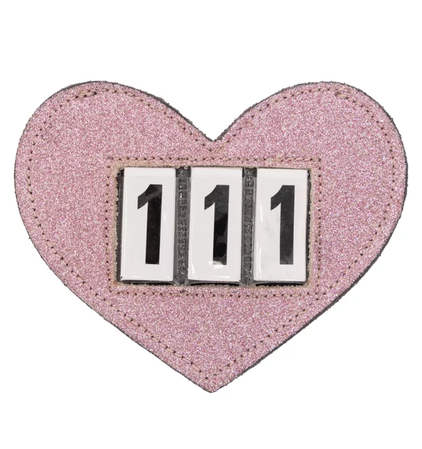 Numerek startowy w kształcie serca róż