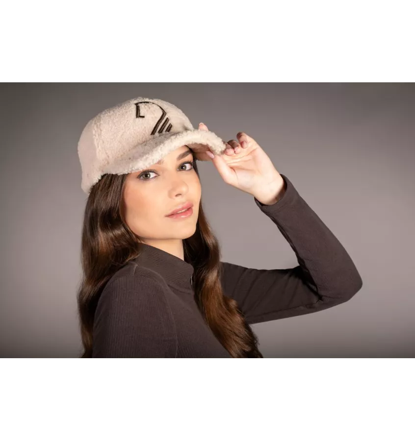 Czapeczka z futerka Arezzo beż