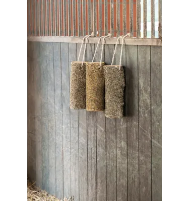 Gryzak dla koni z drewna z ziołami na układ metabliczny